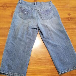 Gloria Vanderbilt blue womans denim jeans size 6 embroidered back pockets bling